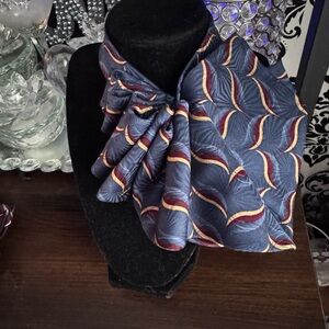 Elegant Blue and Red Patterned Scarf
